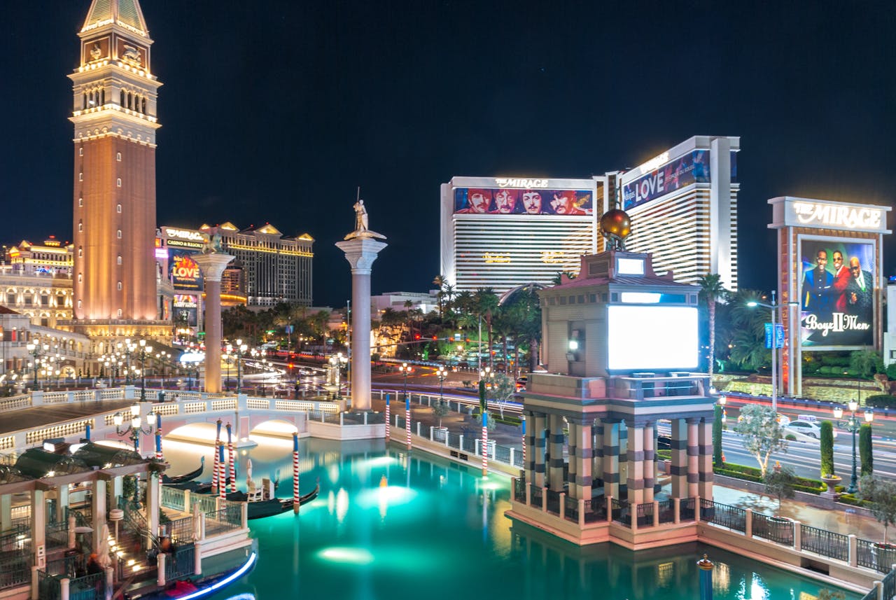 Bright Lights & Secret Sights: Your Ultimate Vegas Guide