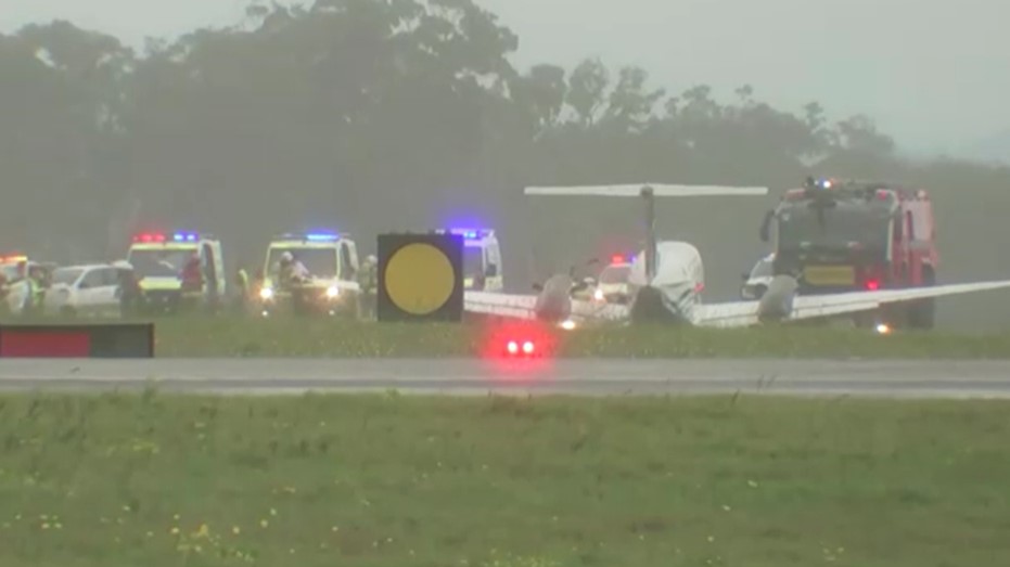 Footage Captures Emergency Landing Without Wheels After Landing Gear Failure